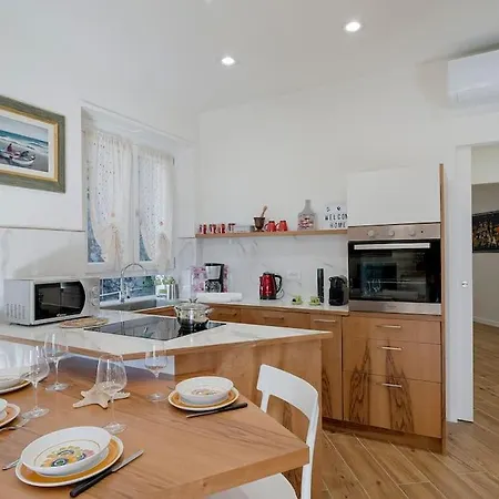 Apartment Wood&white - 2 Bedrooms E 2 Bathrooms - Wifi *